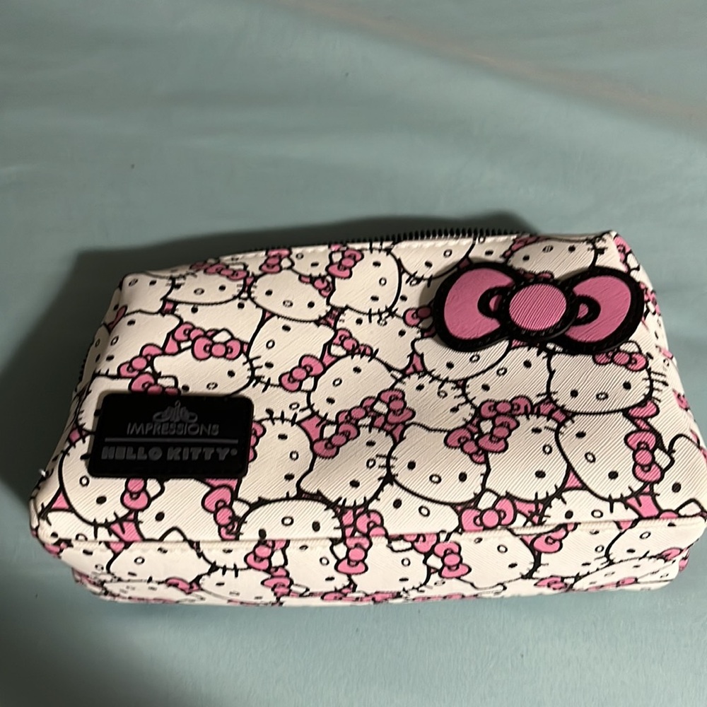 Hello kitty makeup bag - Picture 2 of 4